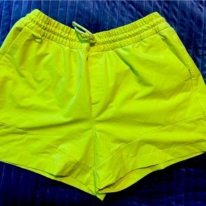 Old Navy Stretch Tech Hiking Shorts in Bright Citron Color - XL